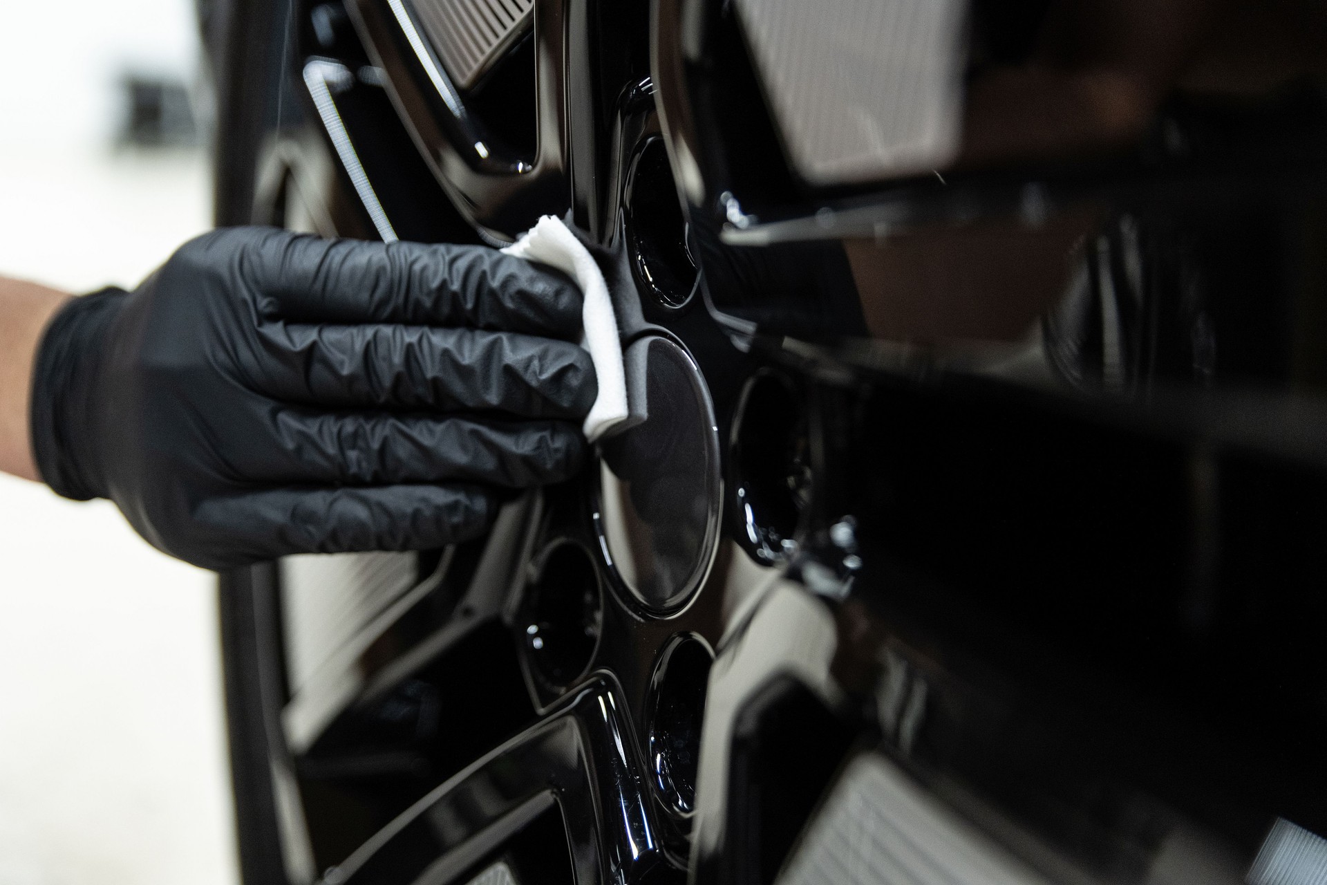 Ceramic protective coating applied on the car rim ensures a high-gloss finish